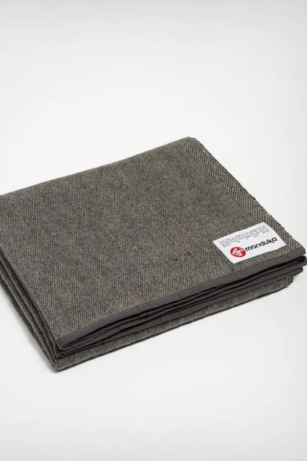 MANDUKA // TWILL RECYCLED WOOL YOGA BLANKET - SEDIMENT