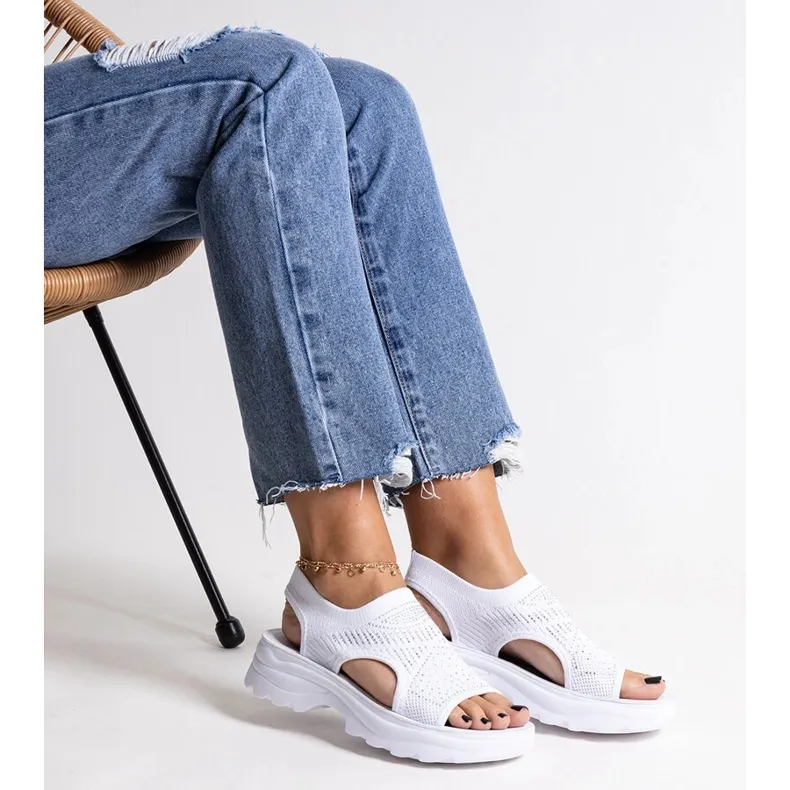 White fabric sandals on the Fnan platform